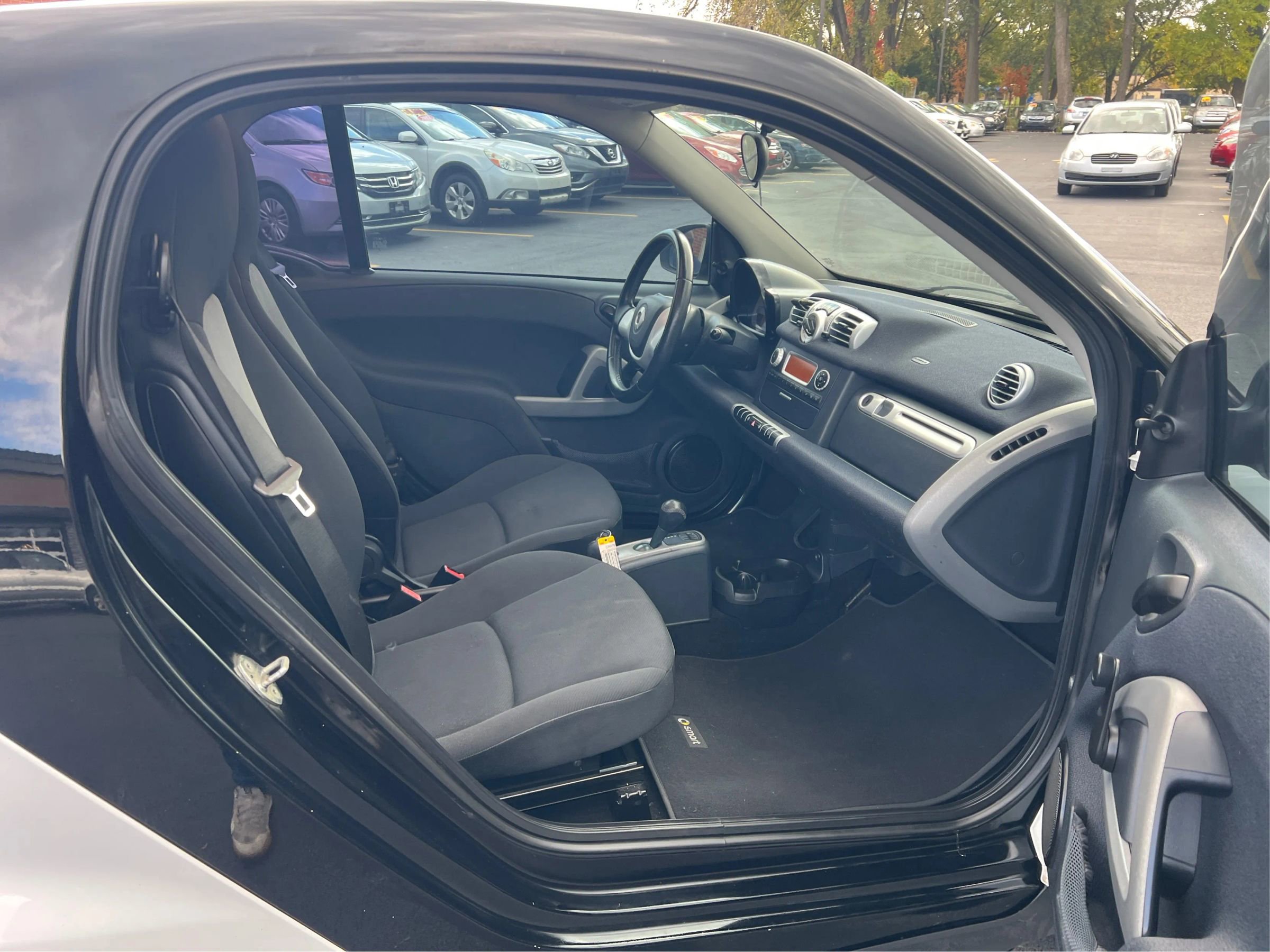 Used 2015 smart fortwo pure image 16