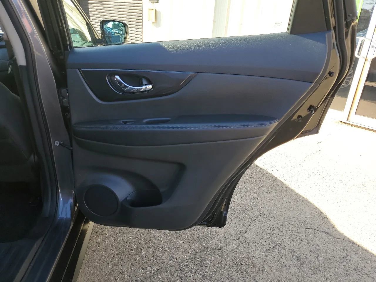 Used 2017 Nissan Rogue SV FWD image 14