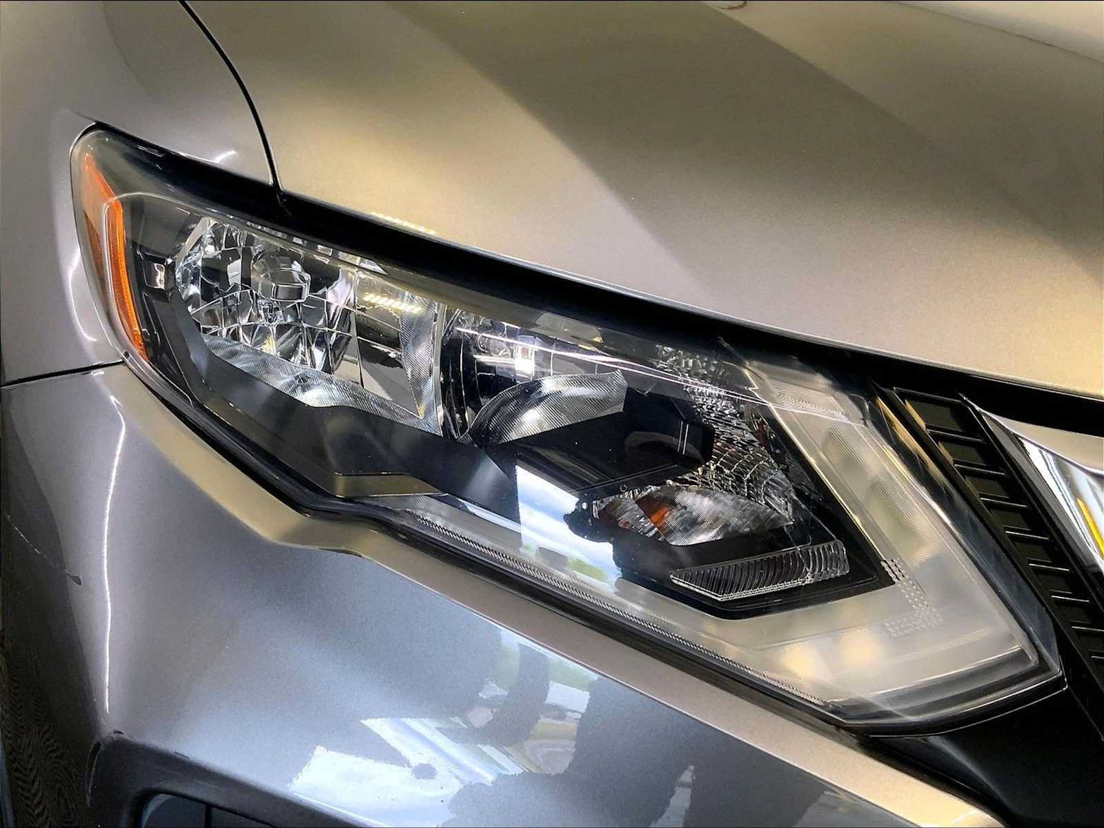 Used 2019 Nissan Rogue SV AWD/4WD image 12