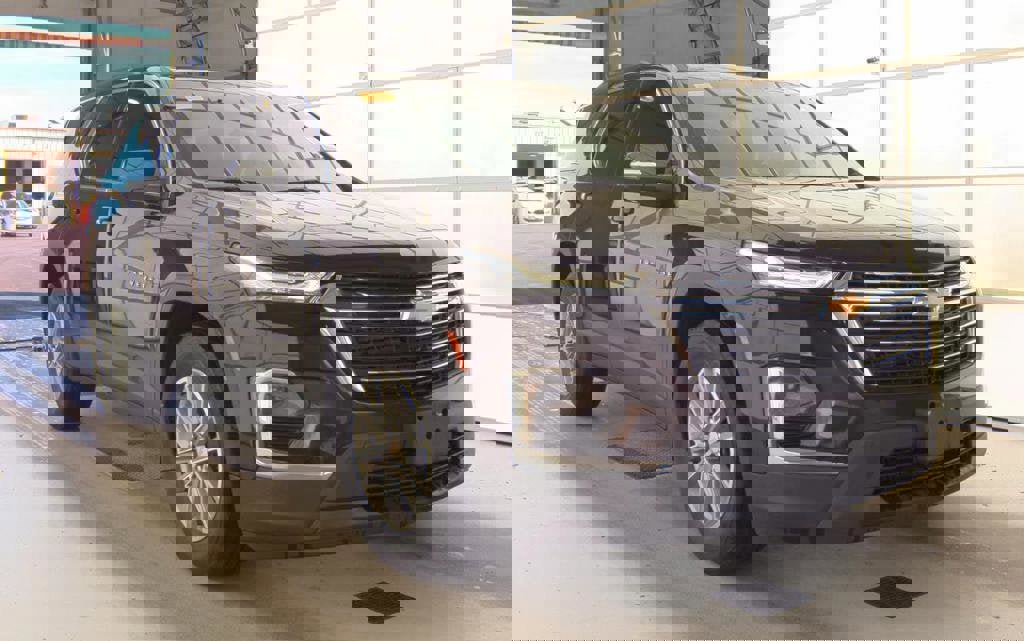 Certified 2023 Chevrolet Traverse LT FWD image 2