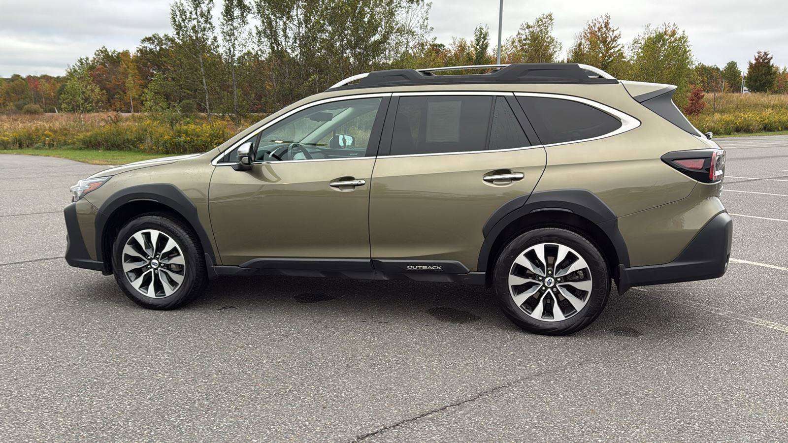 Used 2023 Subaru Outback Touring image 11