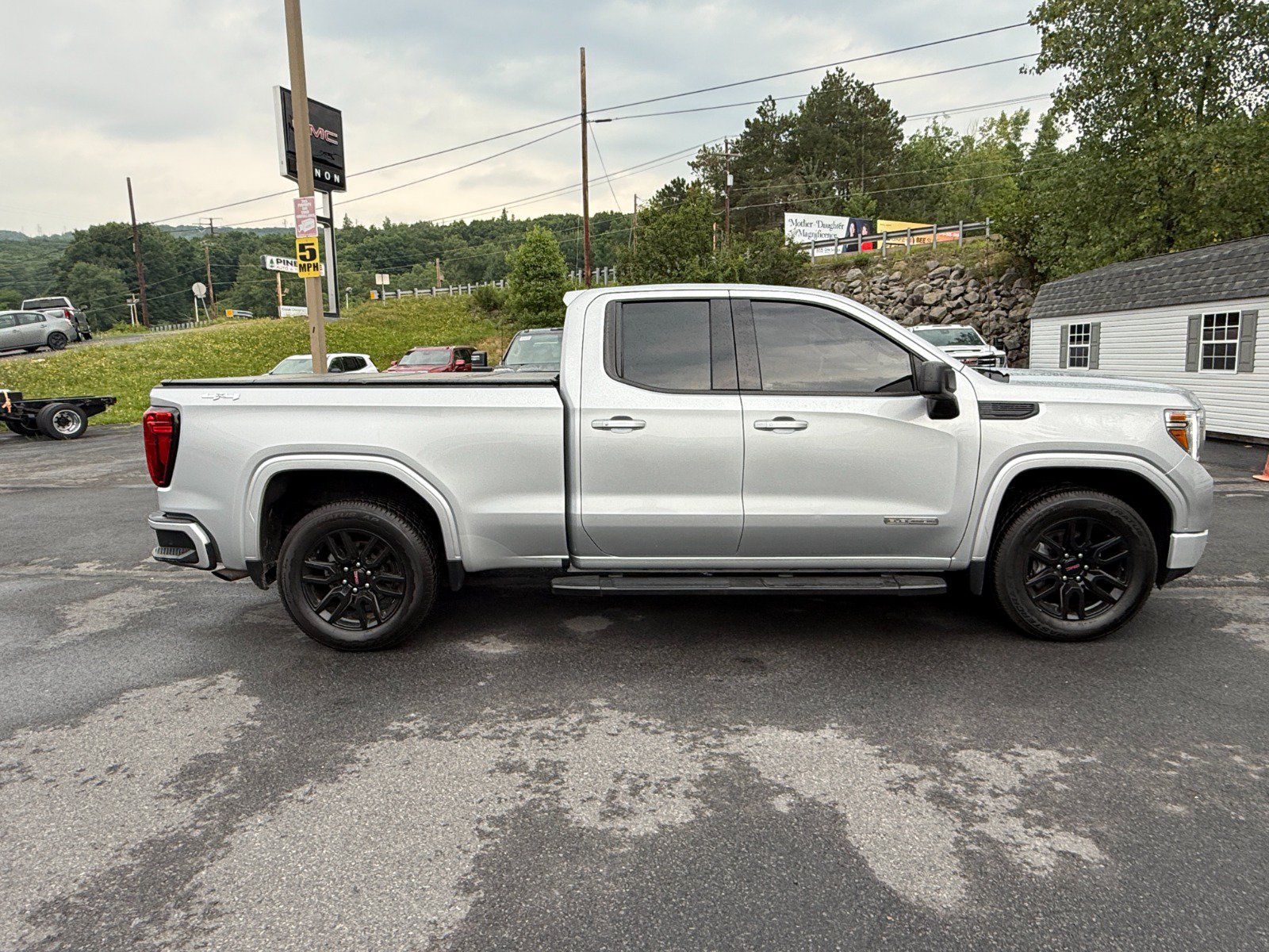 Certified 2022 GMC Sierra 1500 Elevation w/ LPO, Elevation Black Package AWD/4WD image 6