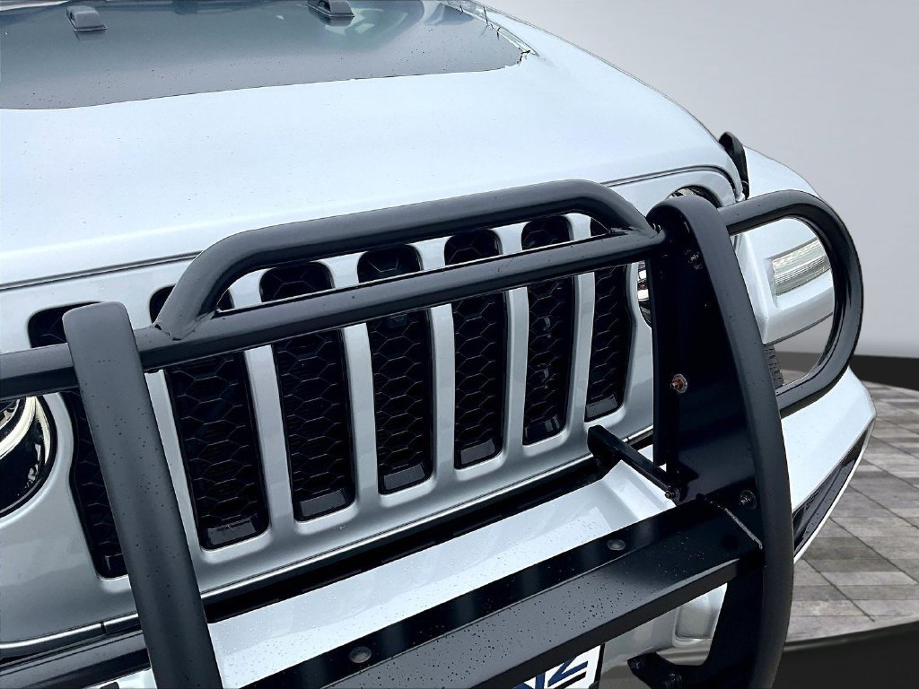 Used 2023 Jeep Wrangler Unlimited Sahara AWD/4WD image 38