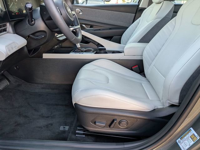 Used 2025 Hyundai Elantra Limited image 11