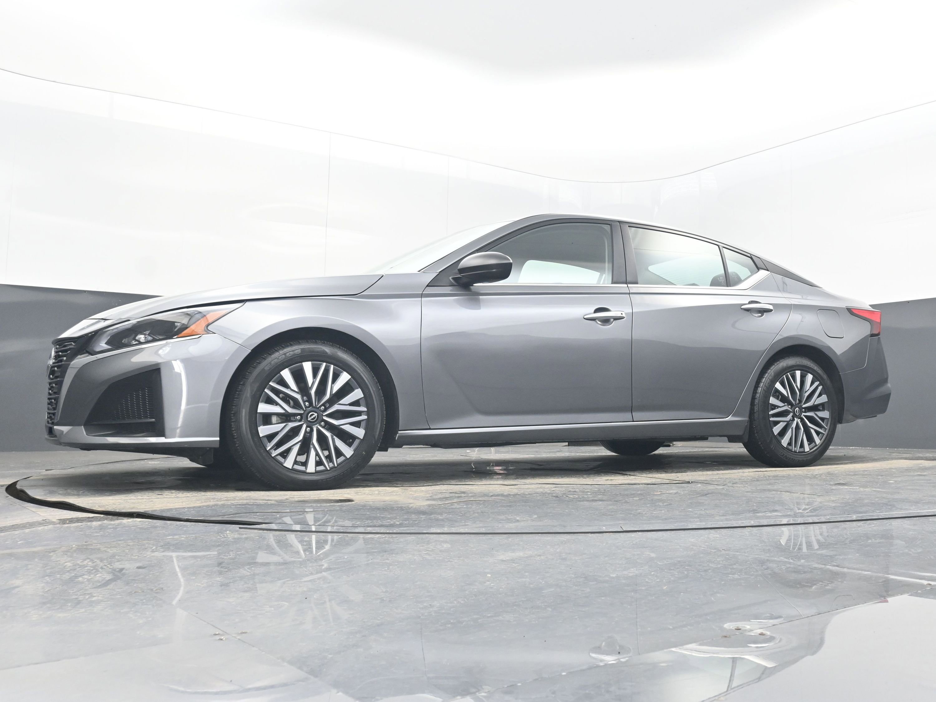 Used 2024 Nissan Altima 2.5 SV image 23