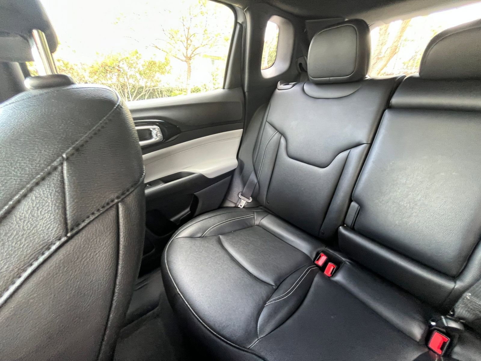 Used 2025 Jeep Compass Limited image 40