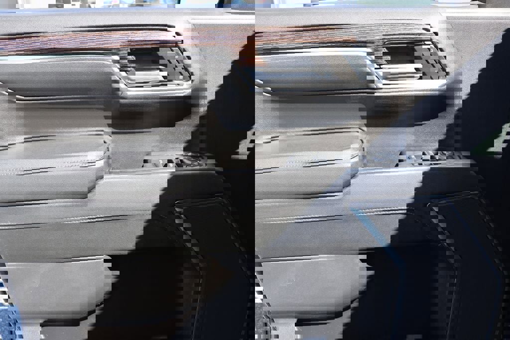 Used 2024 GMC Sierra 1500 Elevation image 12