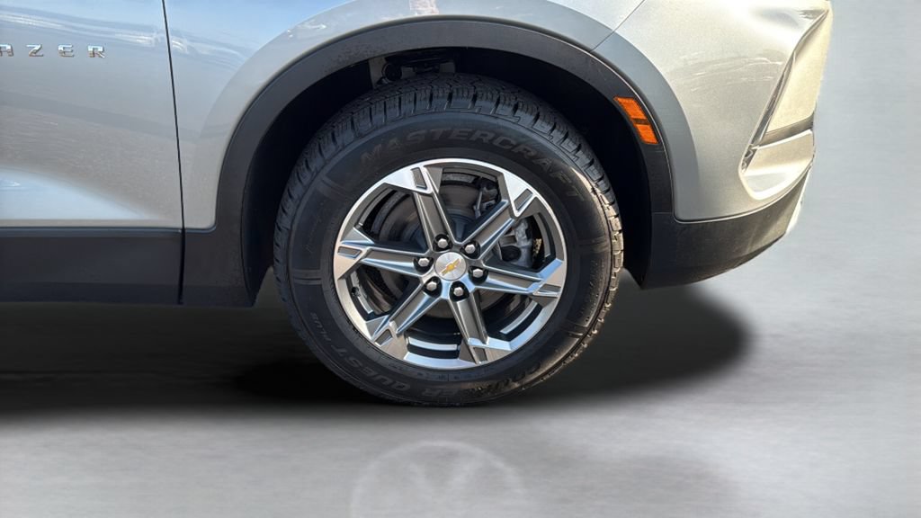 Used 2023 Chevrolet Blazer LT FWD image 23