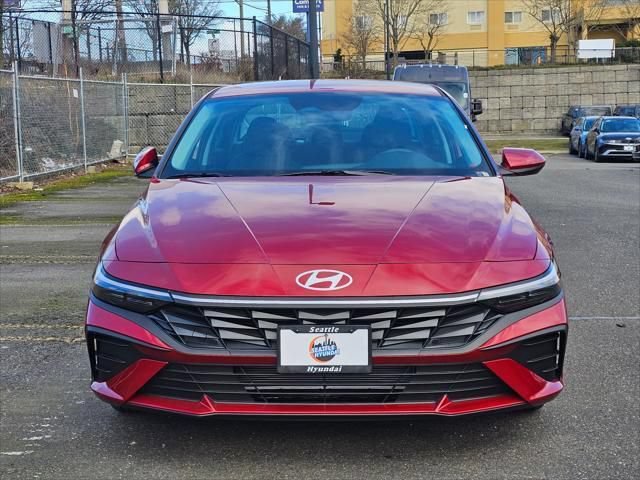 New 2026 Hyundai Elantra SE FWD image 2