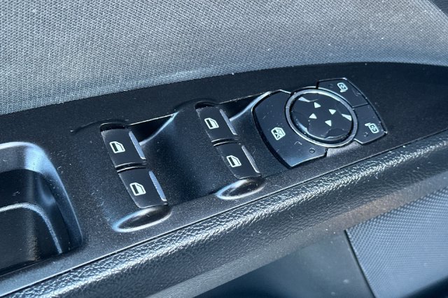 Used 2017 Ford Fusion SE w/ Fusion SE Technology Package FWD image 12