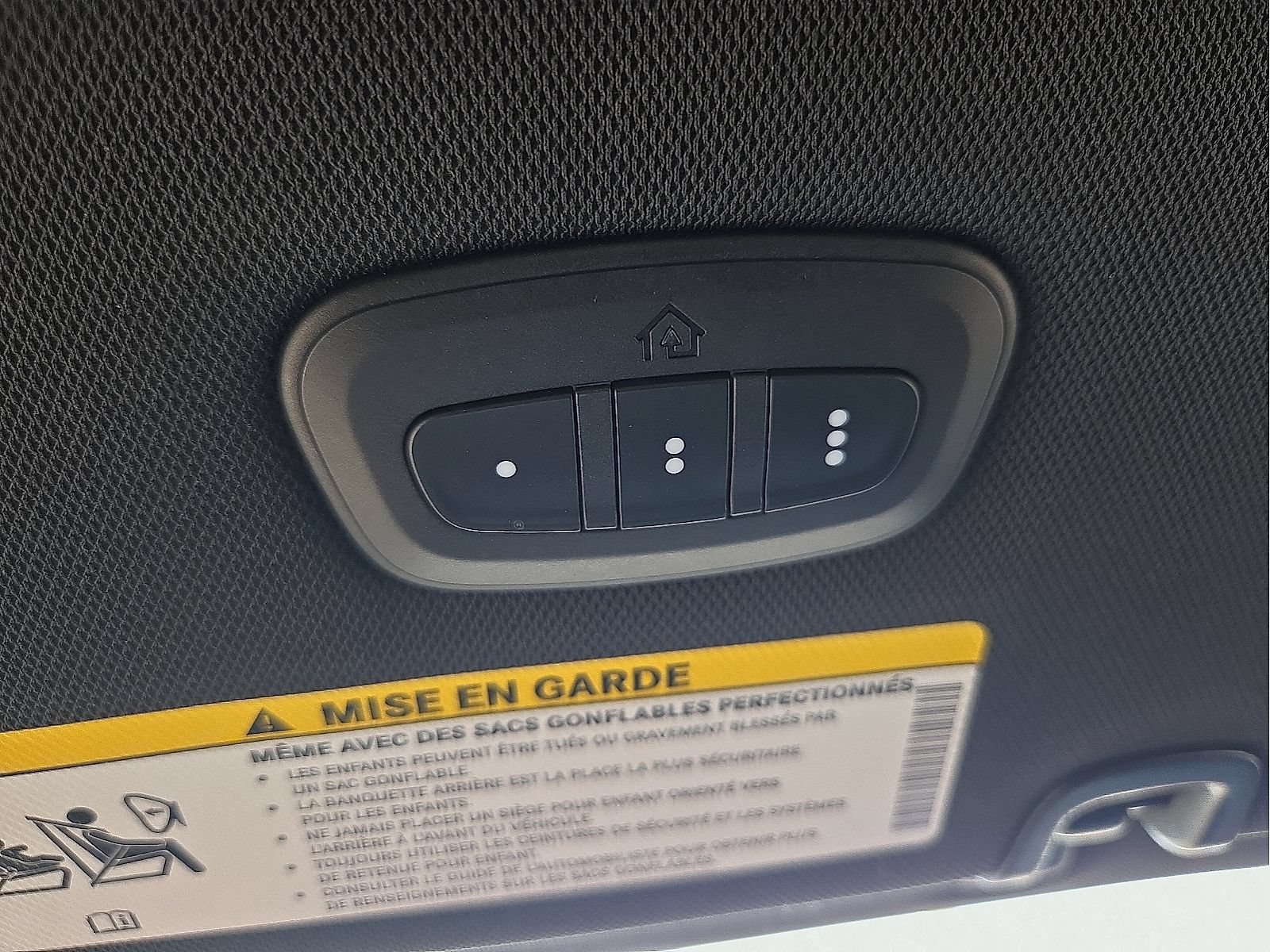 Used 2025 Chrysler Pacifica Limited FWD image 20