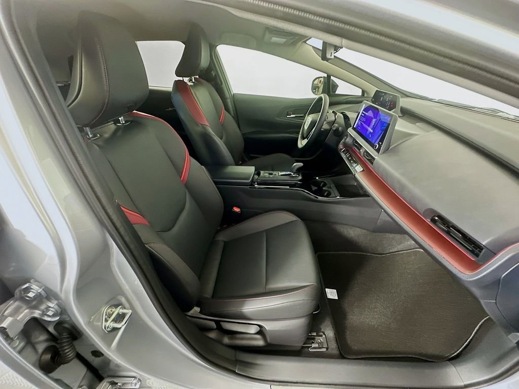 Used 2025 Toyota Prius XSE image 27
