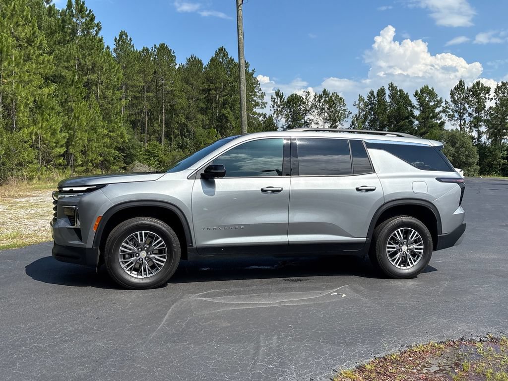 Used 2025 Chevrolet Traverse LT w/ Driver Confidence Package FWD image 24