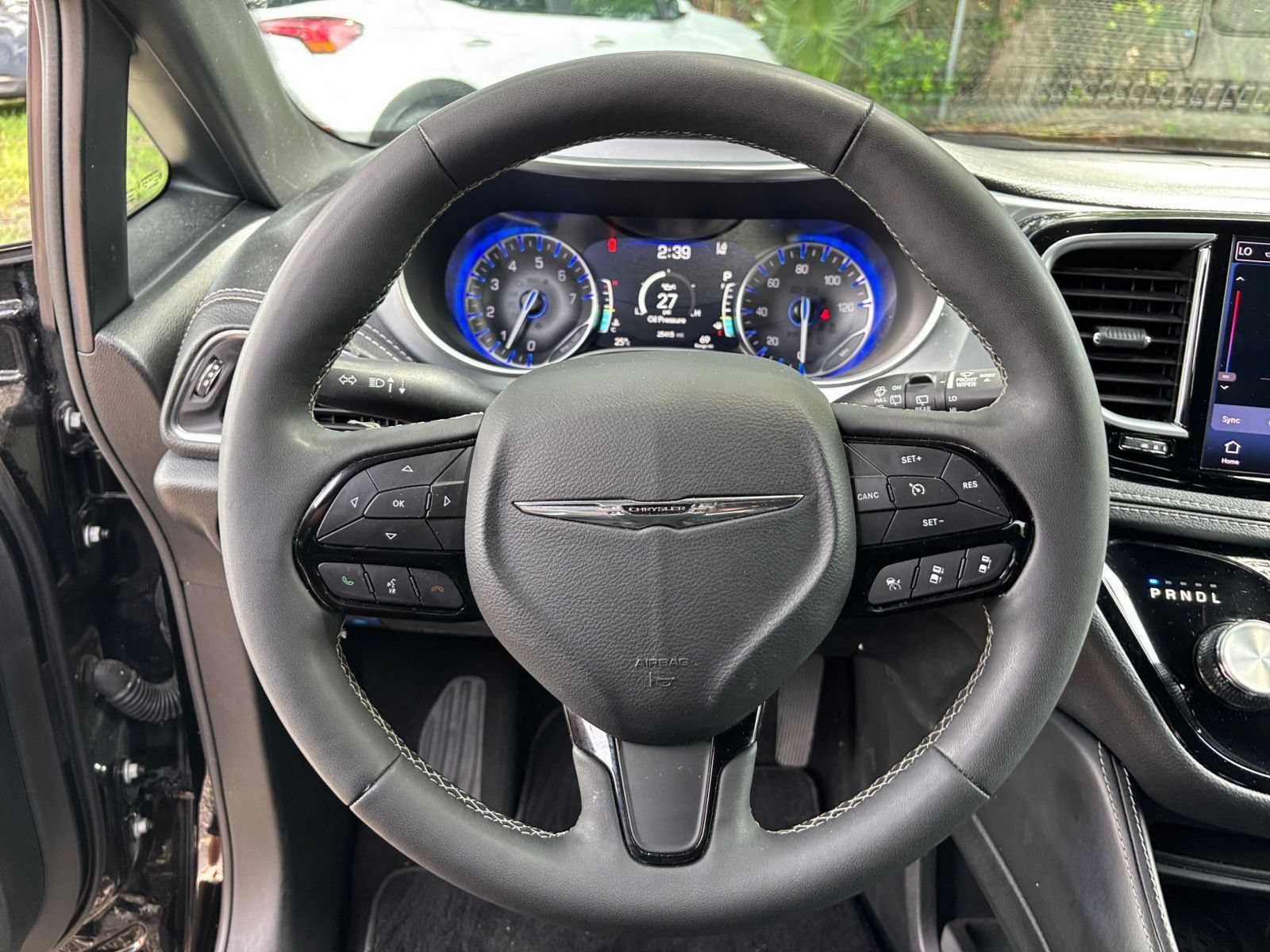 Used 2025 Chrysler Pacifica Limited FWD image 29