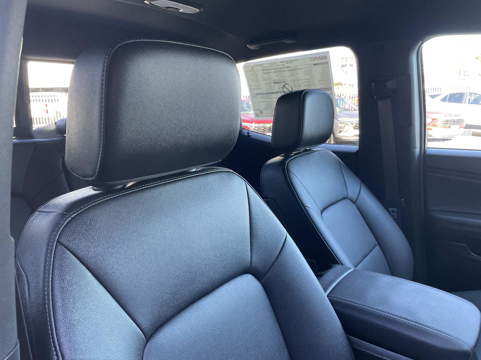 Used 2025 GMC Canyon Elevation w/ Convenience Package image 28