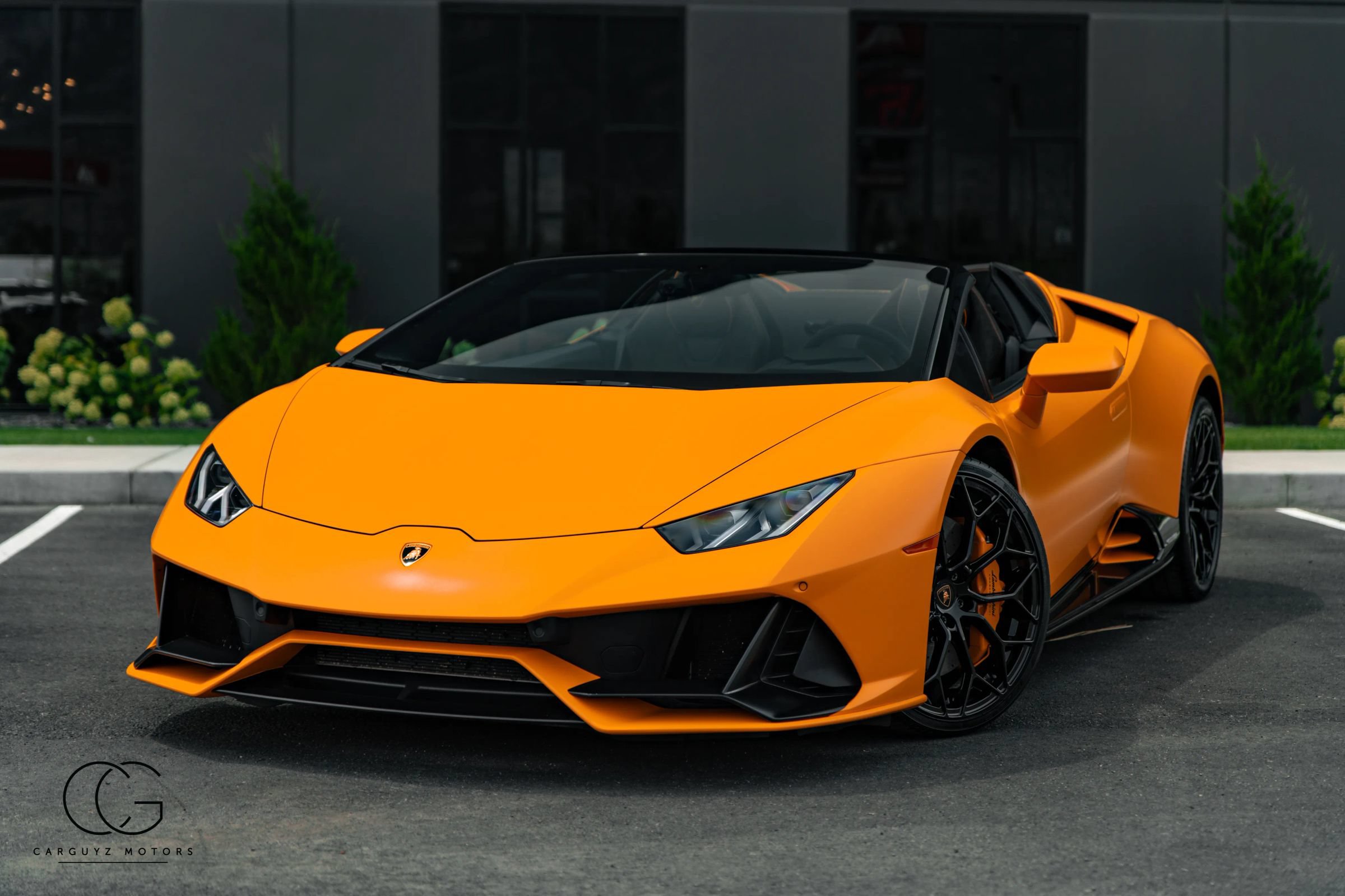Used 2024 Lamborghini Huracan EVO AWD/4WD image 2