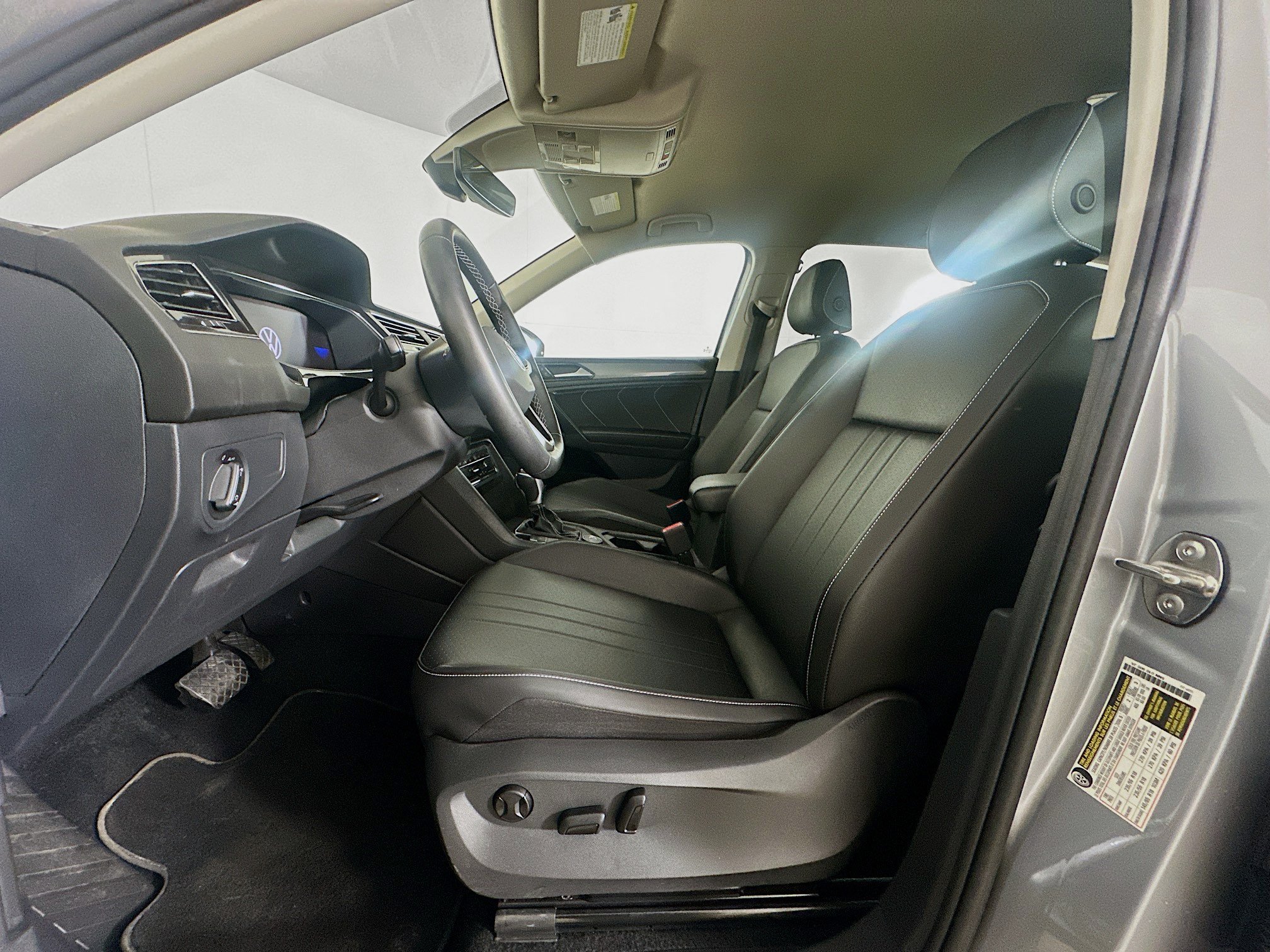Used 2023 Volkswagen Tiguan SE AWD/4WD image 13