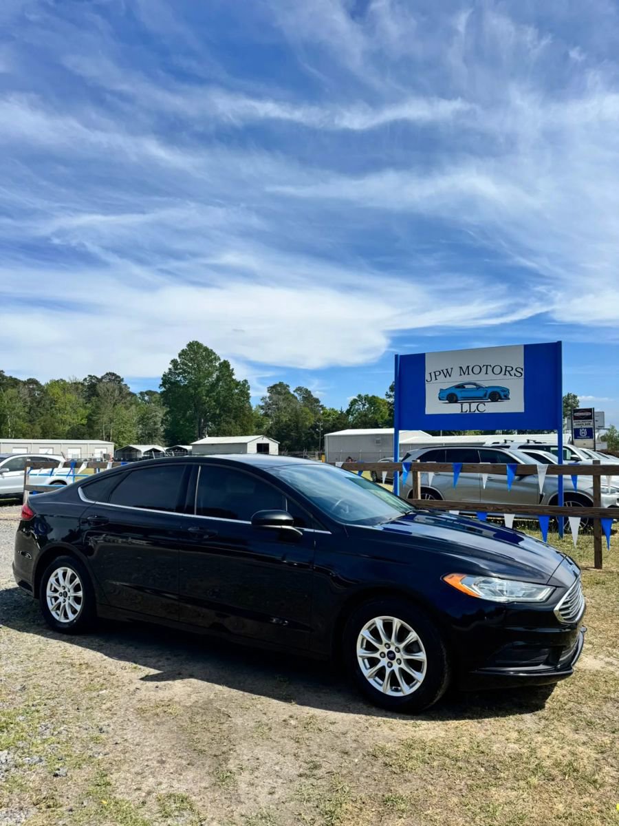 Used 2017 Ford Fusion S FWD image 1