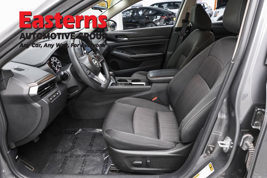 Used 2025 Nissan Altima 2.5 SV FWD image 15