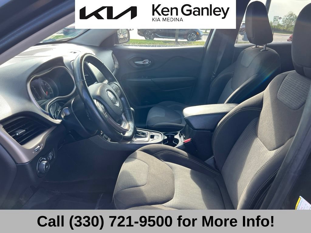 Used 2015 Jeep Cherokee Latitude w/ Cold Weather Group AWD/4WD image 38