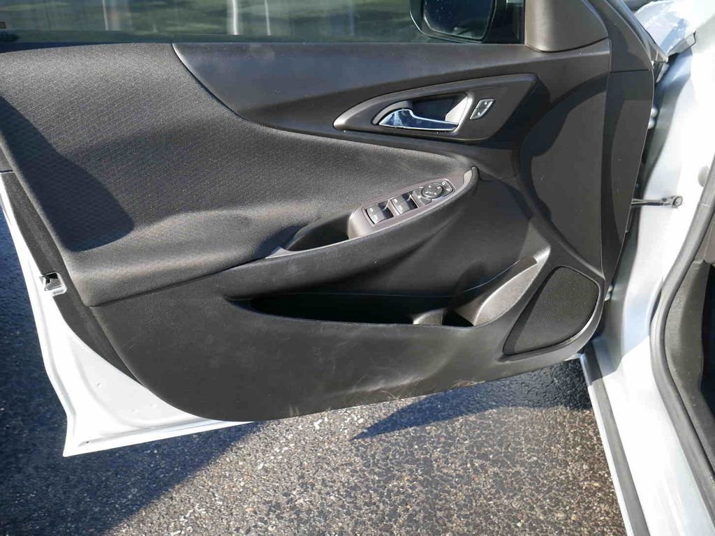 Used 2022 Chevrolet Malibu LT image 23