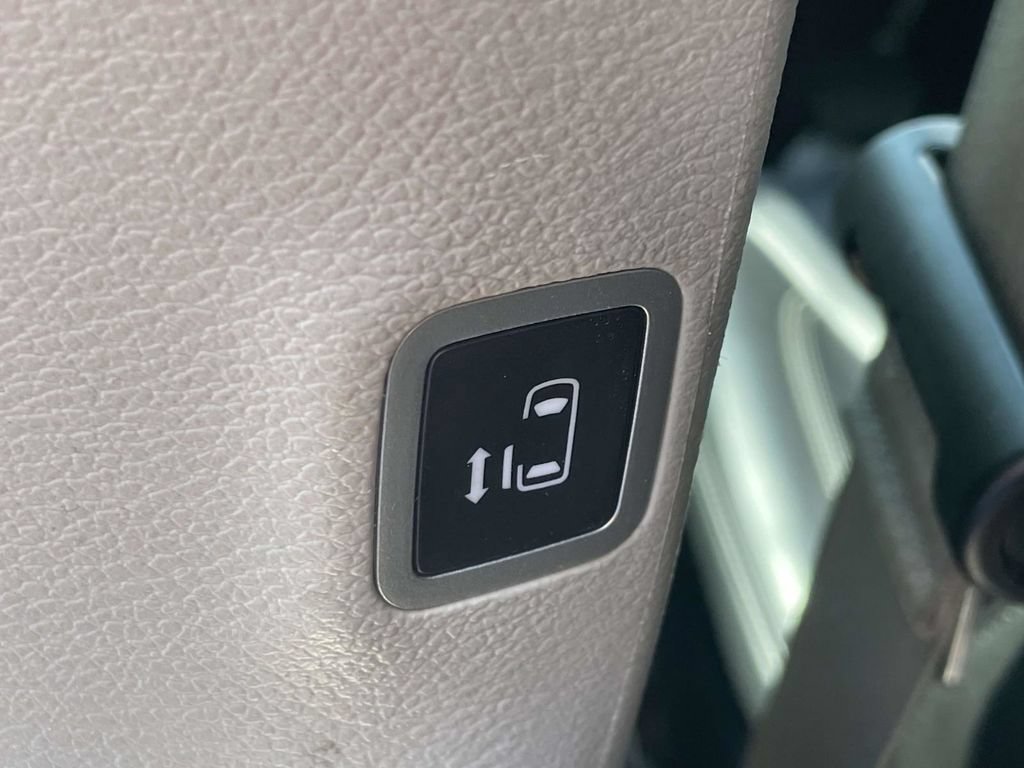 Certified 2023 Chrysler Pacifica Touring-L FWD image 21