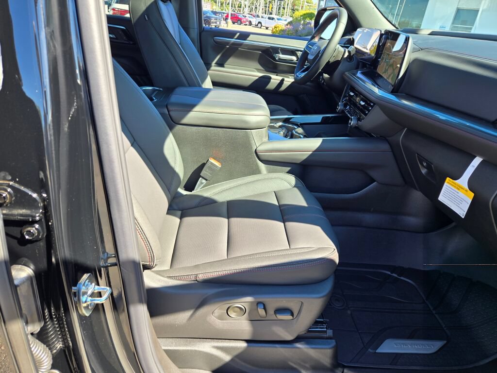 New 2026 Chevrolet Suburban RST w/ Comfort Package AWD/4WD image 4