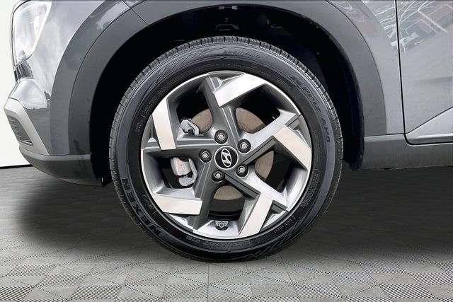 Used 2026 Hyundai Venue SEL FWD image 22