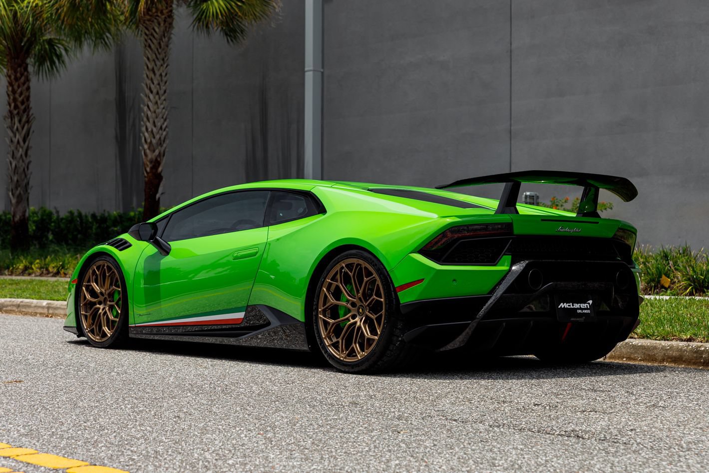 Used 2018 Lamborghini Huracan Performante AWD/4WD image 30