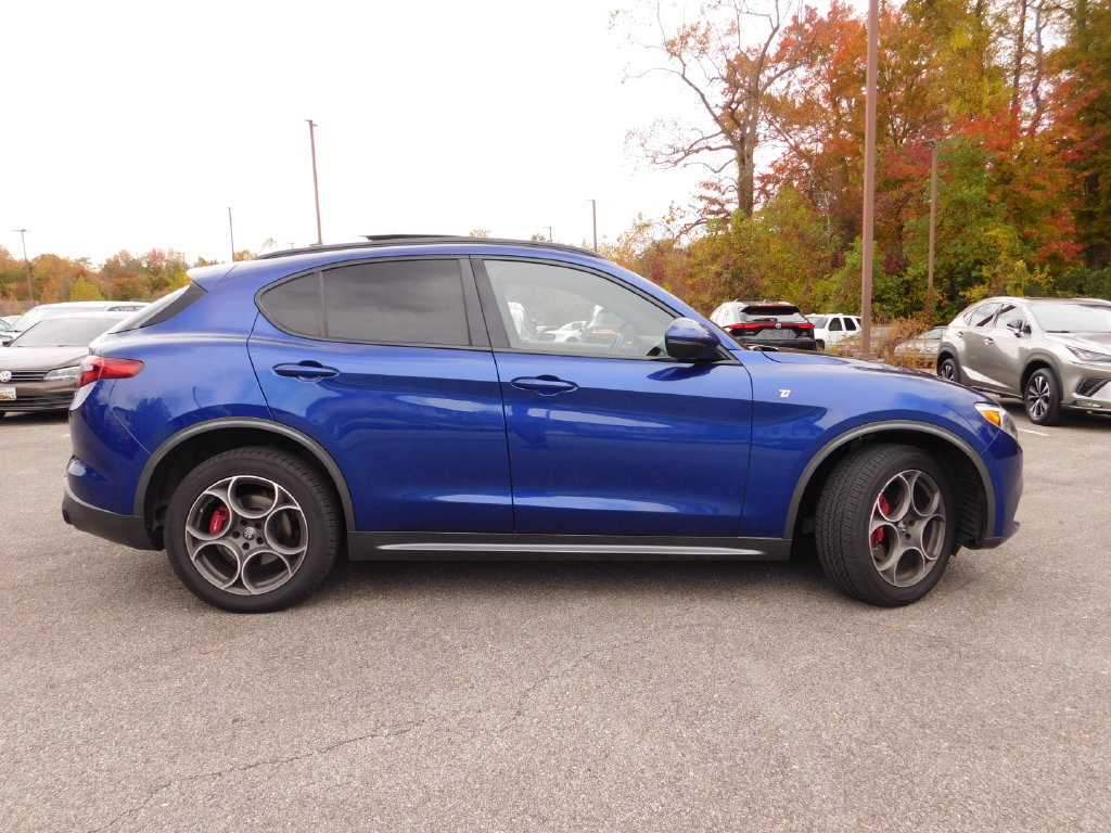 Used 2023 Alfa Romeo Stelvio Ti AWD/4WD image 4