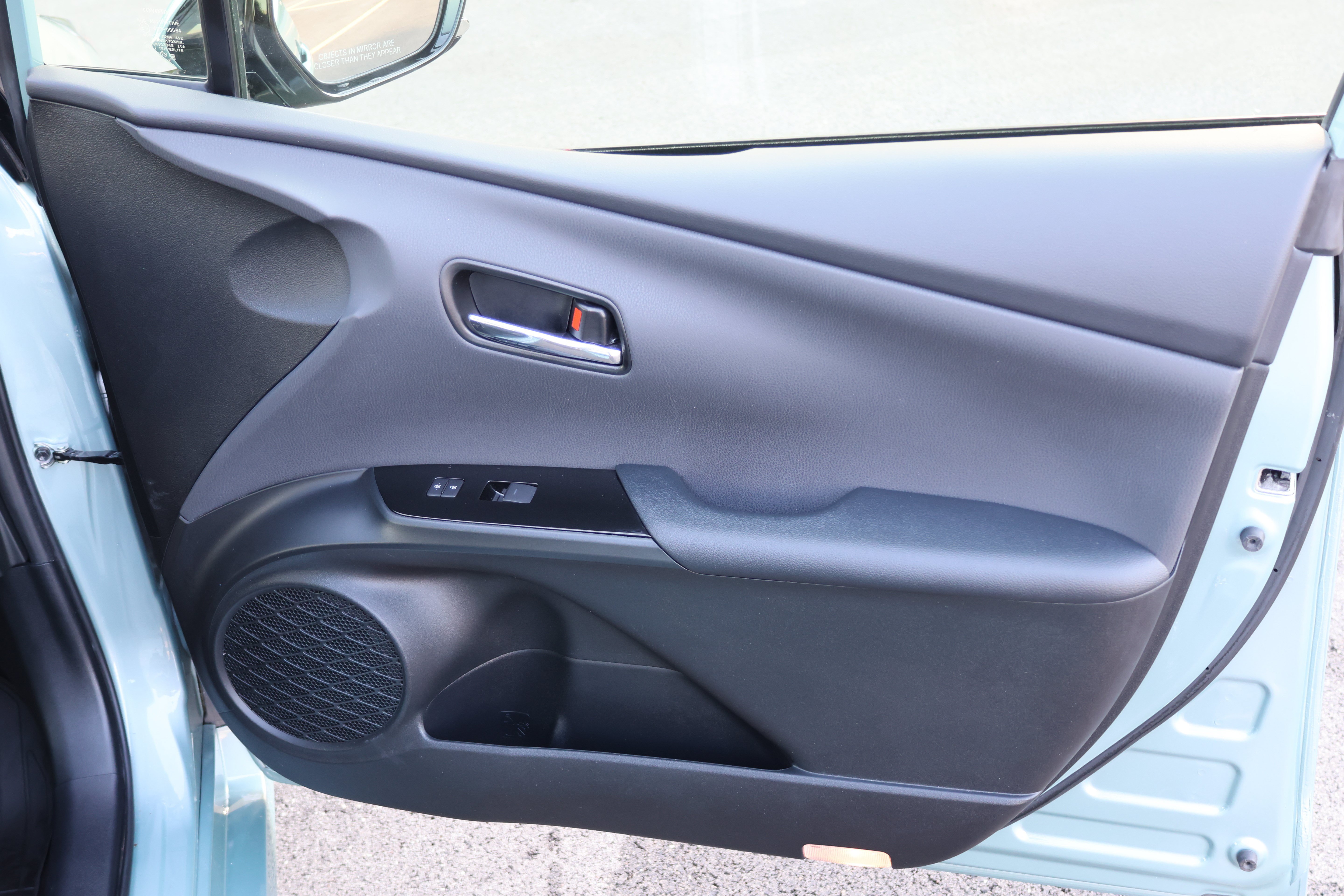 Certified 2020 Toyota Prius XLE AWD/4WD image 35