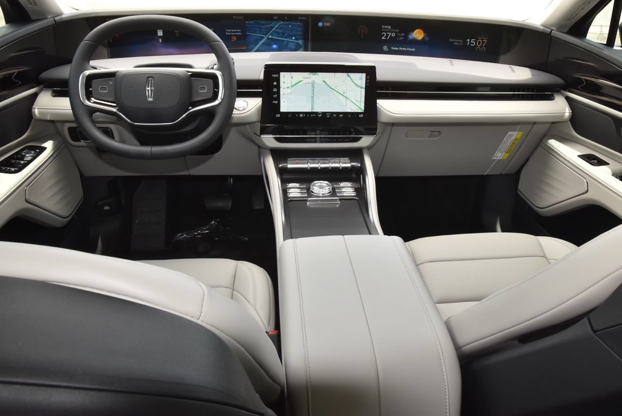 New 2026 Lincoln Nautilus Premier AWD/4WD image 16