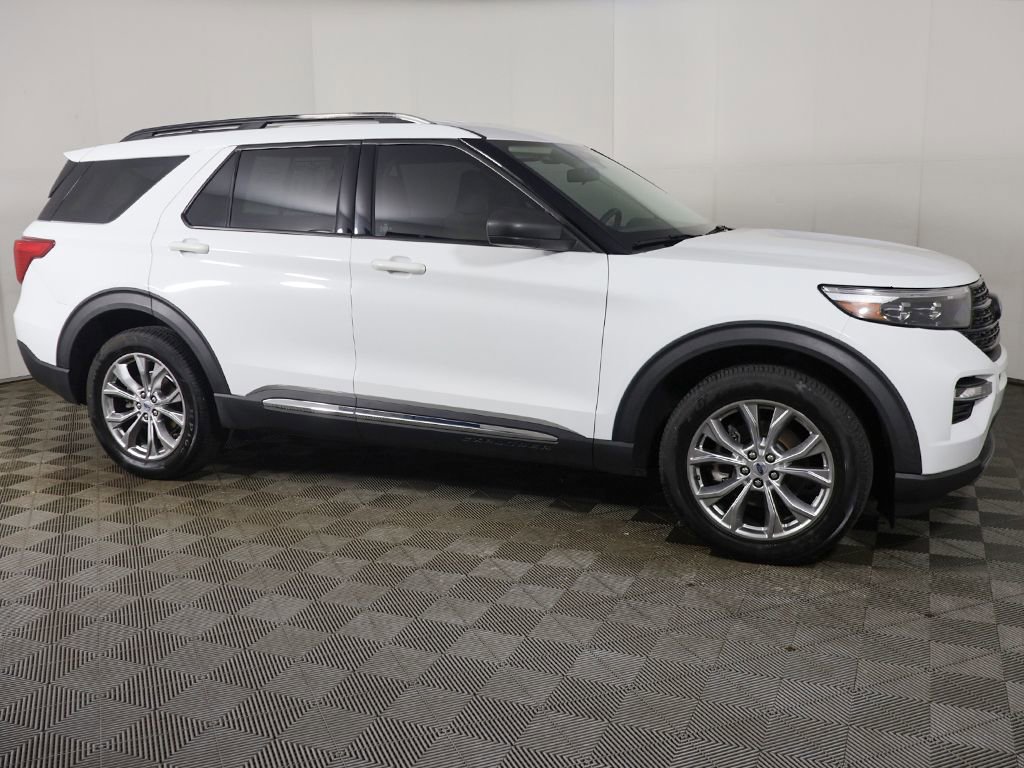 Used 2021 Ford Explorer XLT w/ Equipment Group 202A AWD/4WD image 19