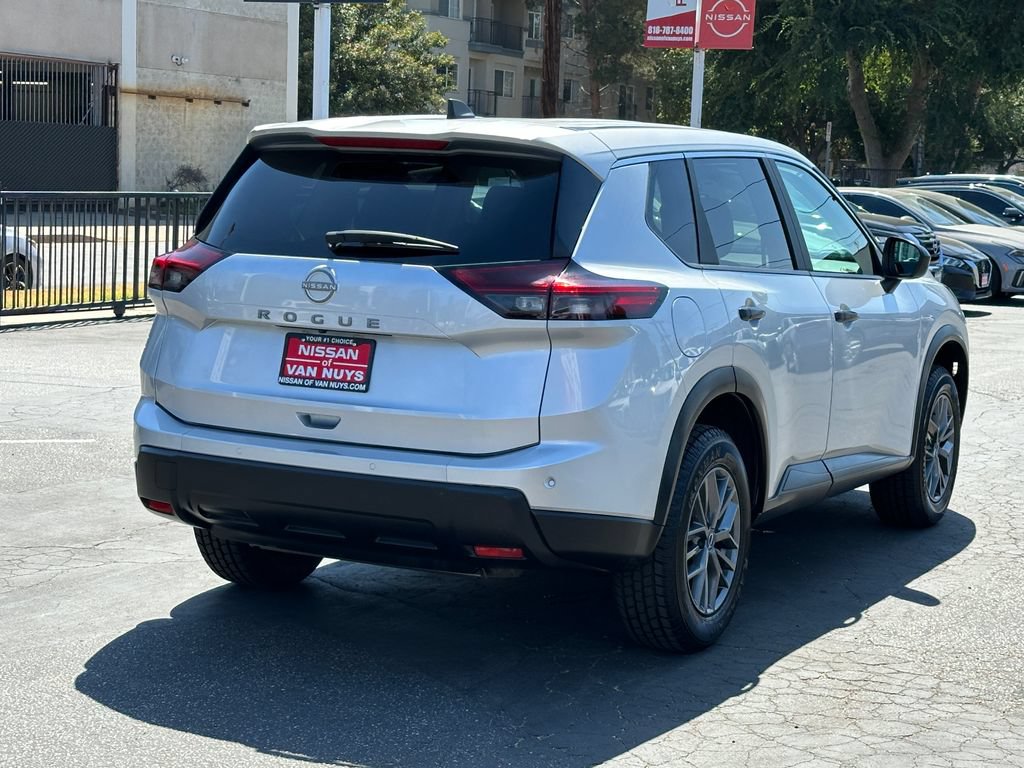 Used 2024 Nissan Rogue S FWD image 7