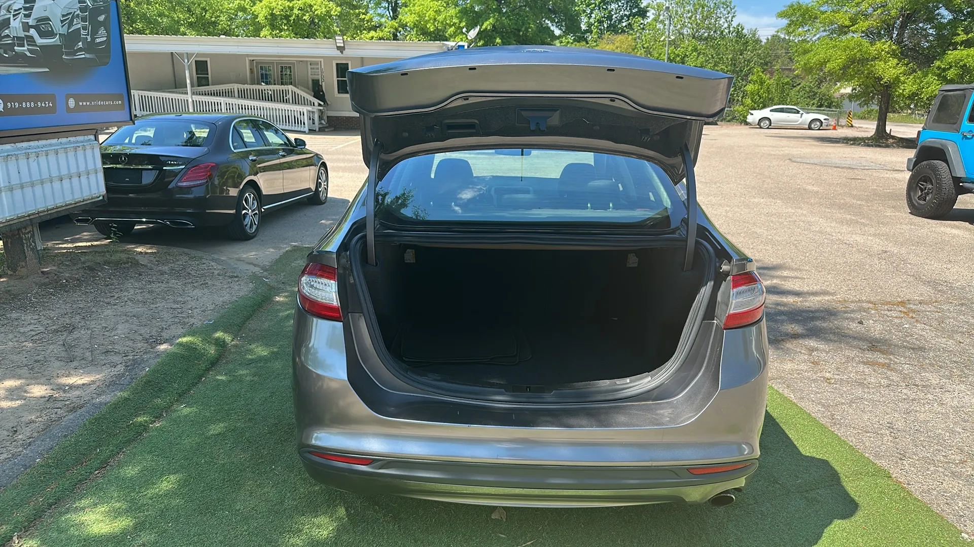 Used 2013 Ford Fusion SE FWD image 12