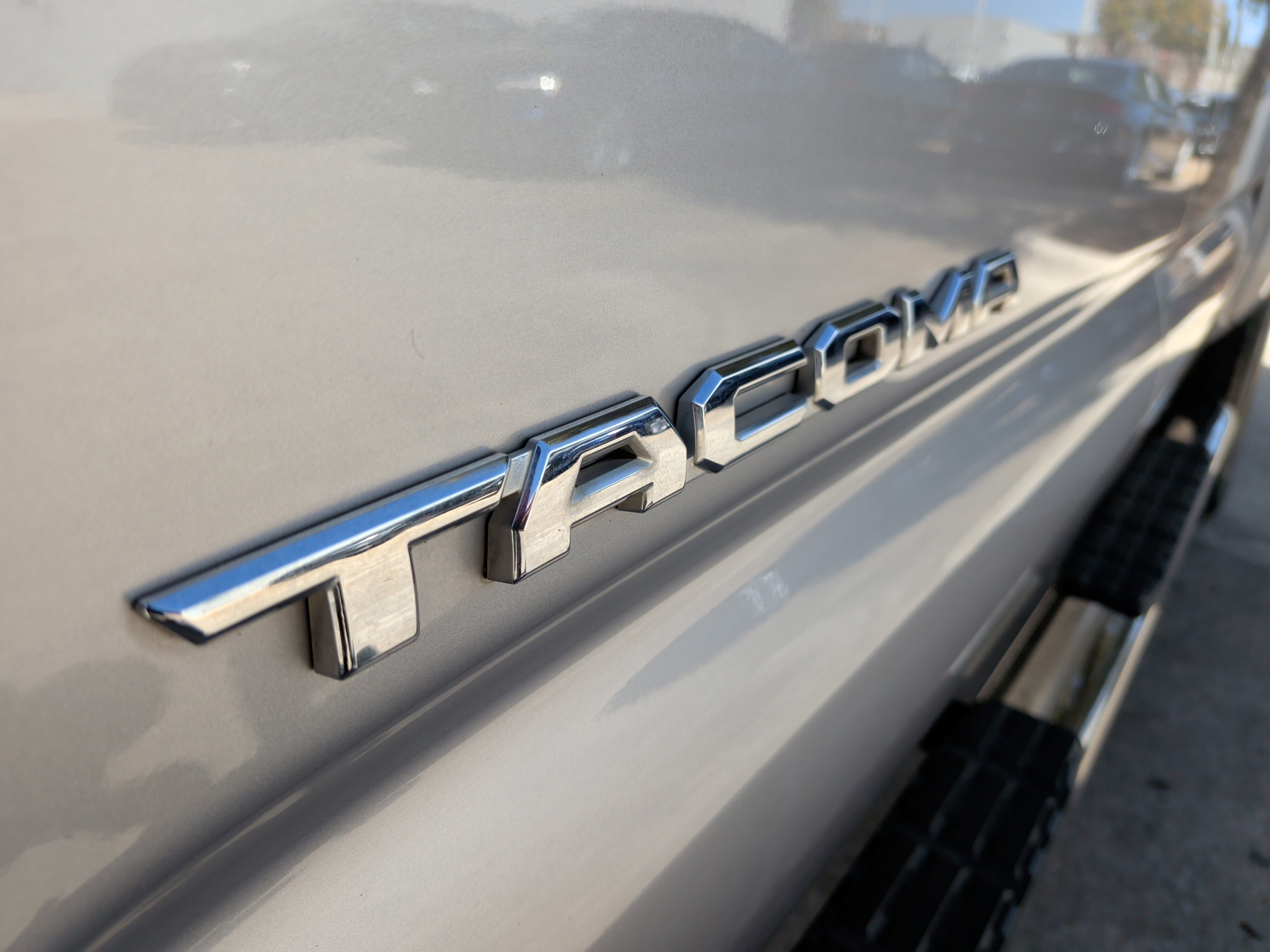 Used 2018 Toyota Tacoma Limited image 38