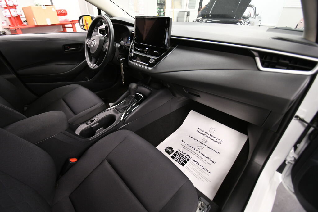 Certified 2024 Toyota Corolla LE image 27