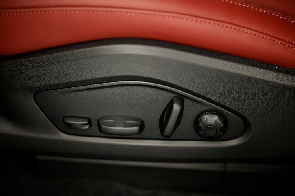 New 2026 Porsche Macan Electric image 25