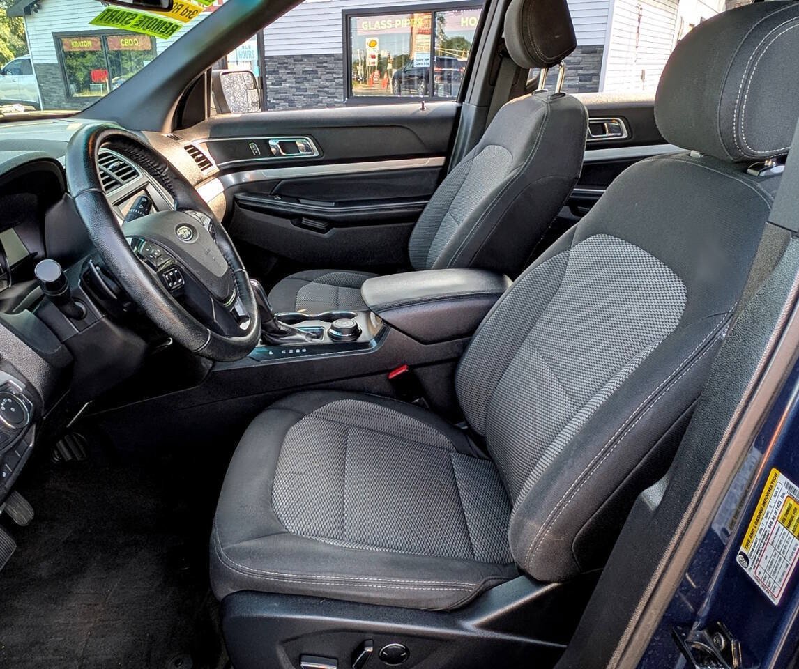 Used 2017 Ford Explorer XLT w/ Equipment Group 201A AWD/4WD image 5