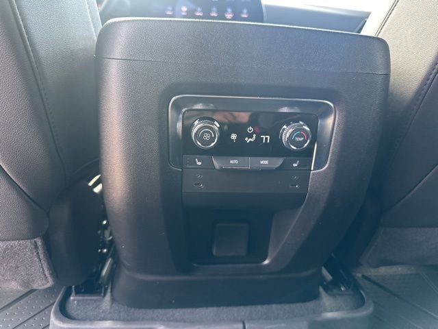 Certified 2025 Chevrolet Suburban Premier image 24