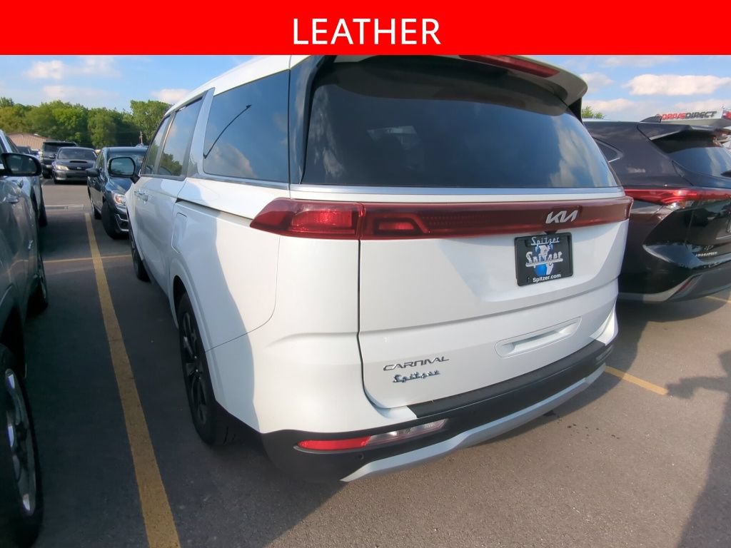 Used 2024 Kia Carnival EX FWD image 4