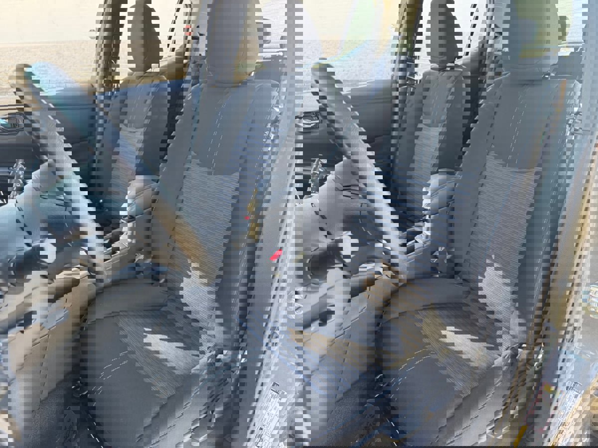 Used 2024 Nissan Leaf S image 16