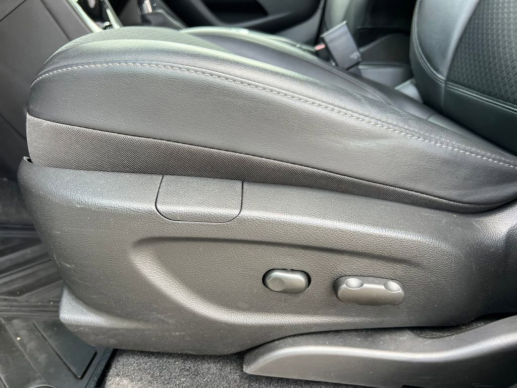 Certified 2022 Buick Encore Preferred w/ Safety Package II image 12