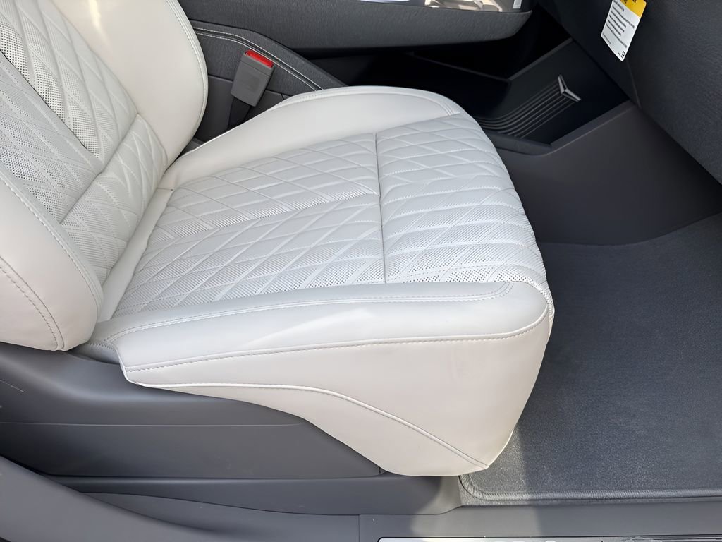 New 2025 Cadillac Escalade IQ Sport 1 w/ LPO, ONYX Package AWD/4WD image 15