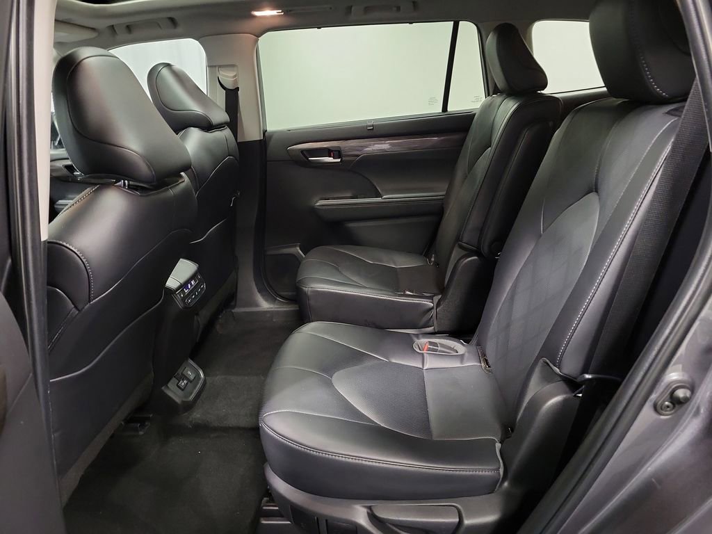 Used 2023 Toyota Highlander Platinum image 25