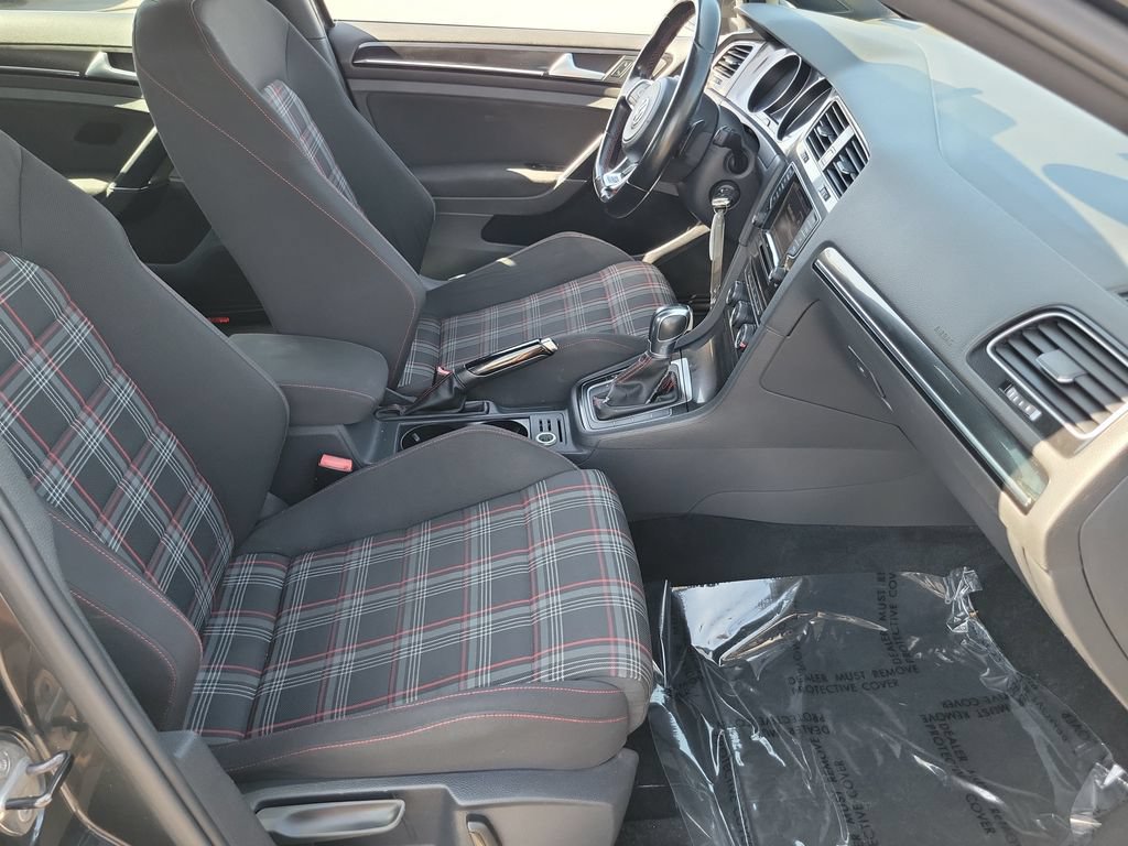 Used 2015 Volkswagen Golf 4-Door FWD image 19