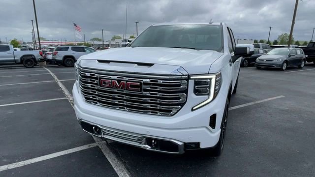 Used 2023 GMC Sierra 1500 Denali w/ Technology Package AWD/4WD image 5