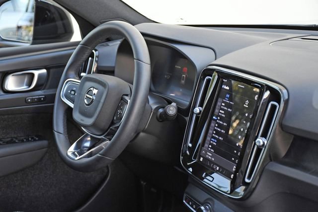 Used 2023 Volvo XC40 Recharge Plus image 30