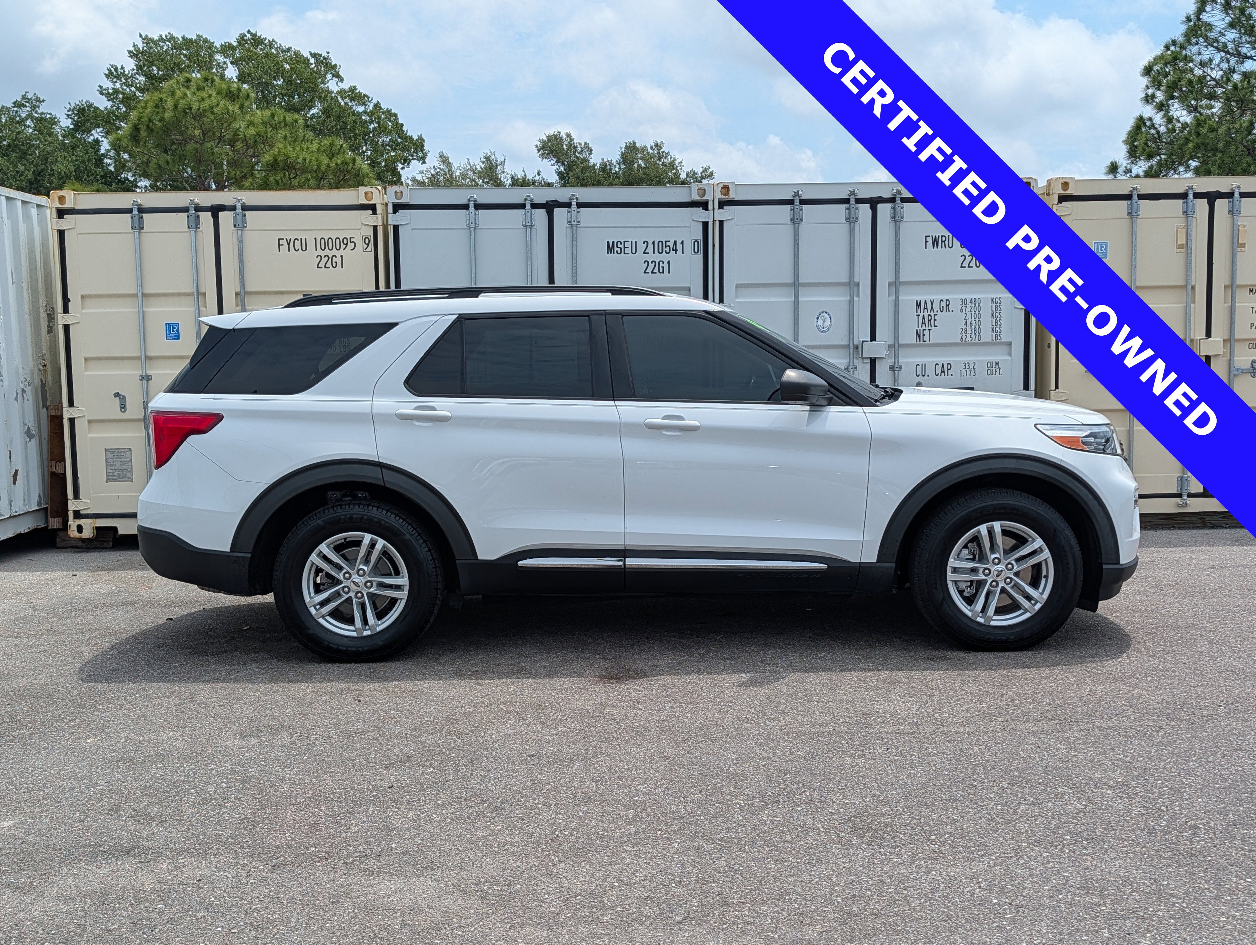 Certified 2021 Ford Explorer XLT w/ Equipment Group 202A AWD/4WD image 3