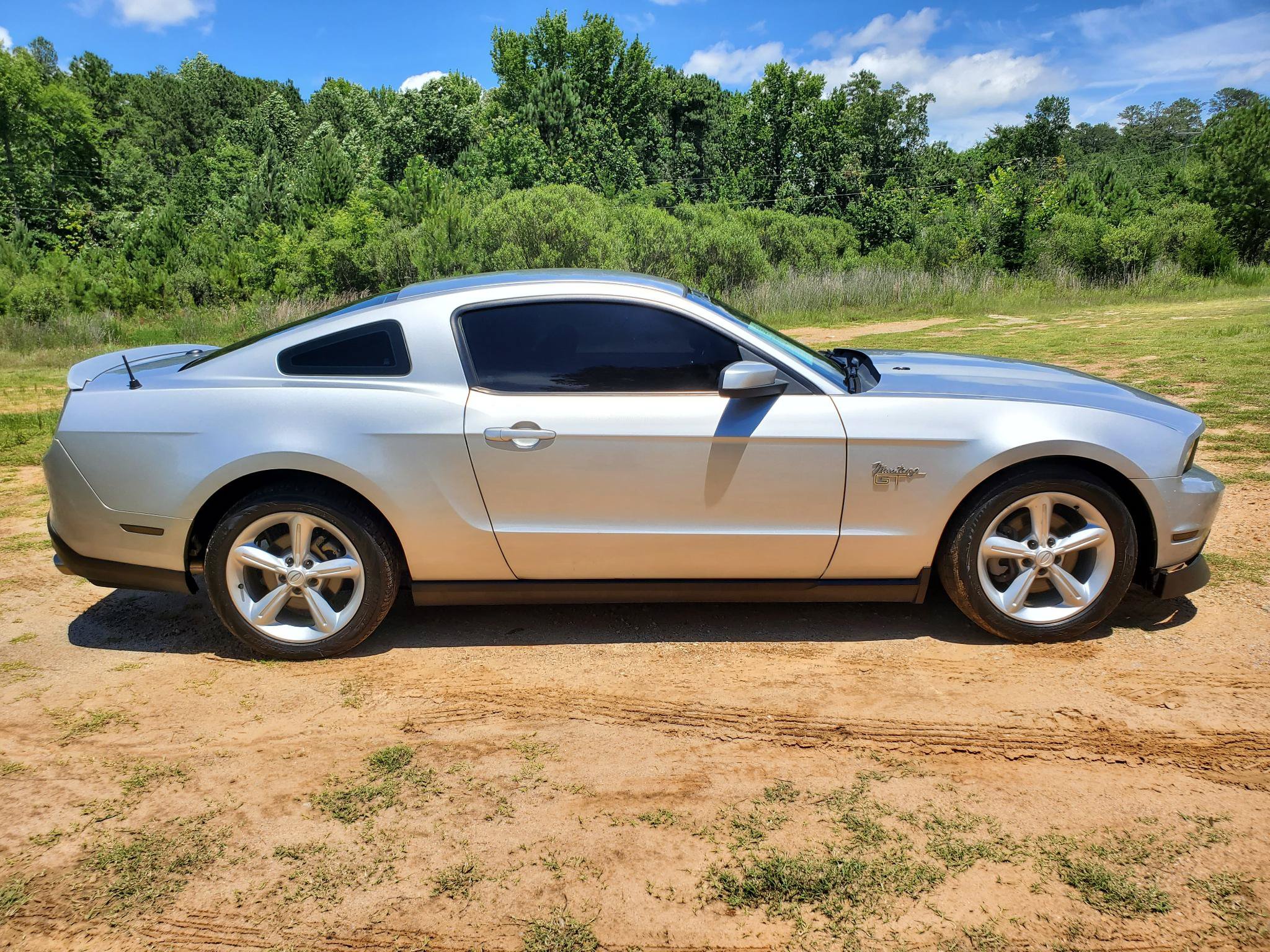Used 2010 Ford Mustang GT Premium RWD image 9